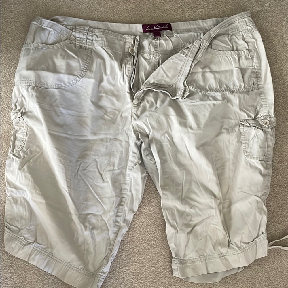Gloria Vanderbilt | Gray Cargo Shorts